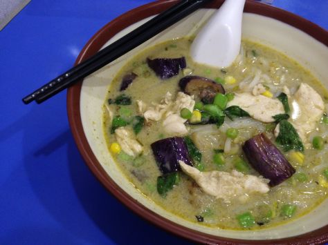 green curry chicken soup with thai rice vermicelli (綠咖哩雞湯巴巴絲麵) 100nt